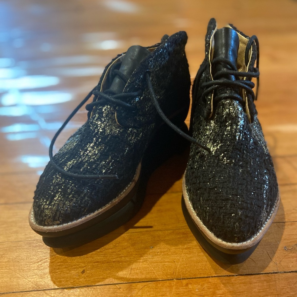 Gram platform shoes